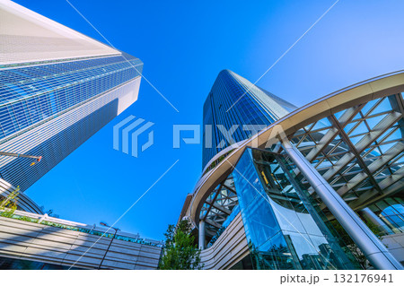 日本の東京都市景観 高輪ゲートウェイ駅前の高輪ゲートウェイシティなどを望む 日本の東京都市景観 高輪ゲートウェイ駅前の高輪ゲートウェイシティなどを望む 132176941