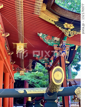 絢爛豪華な拝殿を見上げる〈六所神社/愛知県岡崎市〉 絢爛豪華な拝殿を見上げる〈六所神社/愛知県岡崎市〉 132176977