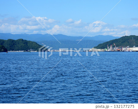 浦戸湾から見た高知市の北山の風景 浦戸湾から見た高知市の北山の風景 132177275