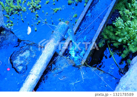 カラー　川　水　石　岩（2025年10月登録） 132178589