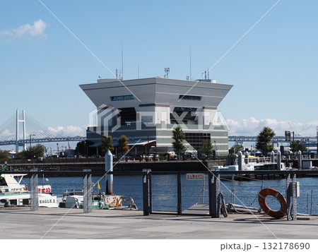 象の鼻パークから見たベイブリッジ 背景 象の鼻パークから見たベイブリッジ 背景 132178690