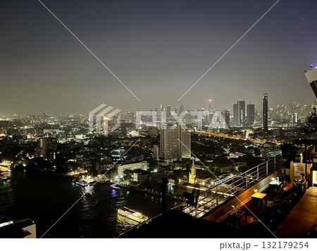 ミレニアム・ヒルトン・バンコクから見た夜景 ミレニアム・ヒルトン・バンコクから見た夜景 132179254