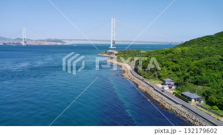 淡路島　江崎灯台下　上空より明石海峡大橋を望む 132179602