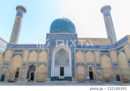 ウズベキスタンのサマルカンドにあるグーリアミール廟の青くとても美しい風景 132180393