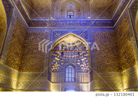 ウズベキスタンのサマルカンドにあるグーリアミール廟の青くとても美しい風景 132180401