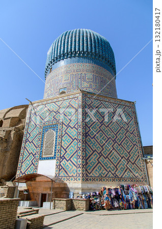 ウズベキスタンのサマルカンドにあるグーリアミール廟の青くとても美しい風景 132180417