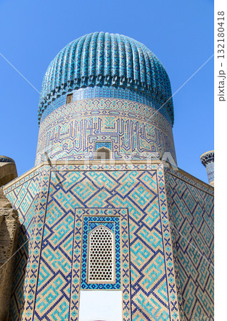 ウズベキスタンのサマルカンドにあるグーリアミール廟の青くとても美しい風景 132180418