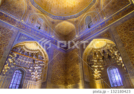 ウズベキスタンのサマルカンドにあるグーリアミール廟の青くとても美しい風景 ウズベキスタンのサマルカンドにあるグーリアミール廟の青くとても美しい風景 132180423