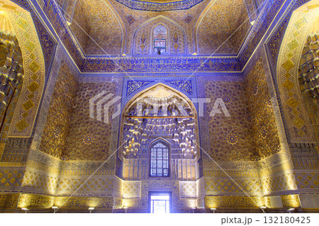 ウズベキスタンのサマルカンドにあるグーリアミール廟の青くとても美しい風景 132180425