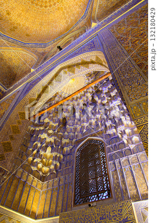 ウズベキスタンのサマルカンドにあるグーリアミール廟の青くとても美しい風景 132180429