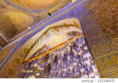 ウズベキスタンのサマルカンドにあるグーリアミール廟の青くとても美しい風景 132180431