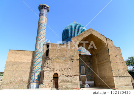 ウズベキスタンのサマルカンドにあるグーリアミール廟の青くとても美しい風景 132180436