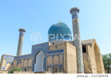 ウズベキスタンのサマルカンドにあるグーリアミール廟の青くとても美しい風景 132180439
