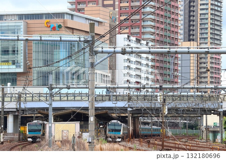 川口駅に停車中の京浜東北線E233系電車(埼玉県川口市) 川口駅に停車中の京浜東北線E233系電車(埼玉県川口市) 132180696