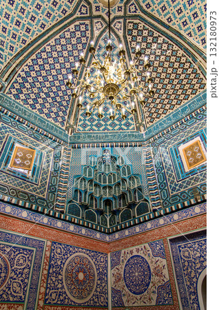 ウズベキスタンのサマルカンドにあるシャーヒズィンダ廟群の青くとても美しい風景 132180973