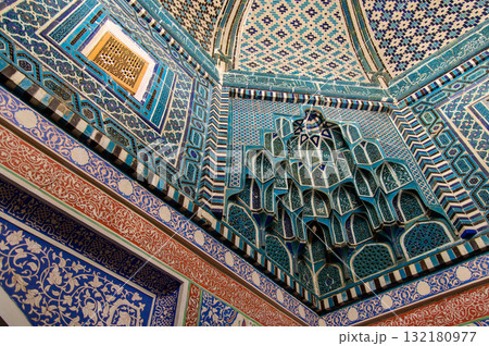 ウズベキスタンのサマルカンドにあるシャーヒズィンダ廟群の青くとても美しい風景 132180977