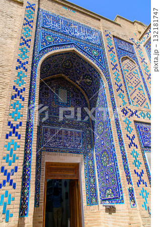 ウズベキスタンのサマルカンドにあるシャーヒズィンダ廟群の青くとても美しい風景 132181747