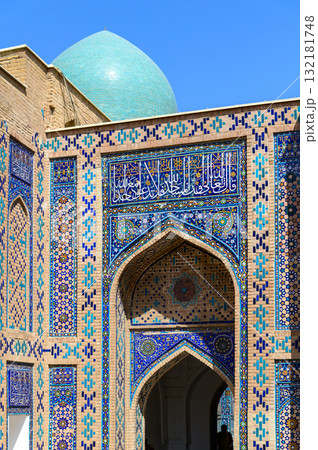 ウズベキスタンのサマルカンドにあるシャーヒズィンダ廟群の青くとても美しい風景 132181748