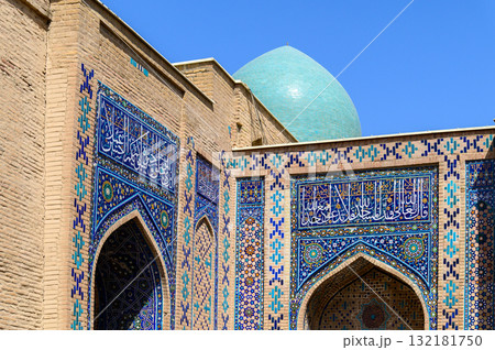 ウズベキスタンのサマルカンドにあるシャーヒズィンダ廟群の青くとても美しい風景 132181750