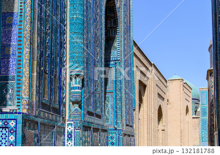 ウズベキスタンのサマルカンドにあるシャーヒズィンダ廟群の青くとても美しい風景 132181788