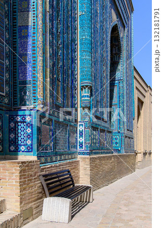 ウズベキスタンのサマルカンドにあるシャーヒズィンダ廟群の青くとても美しい風景 132181791