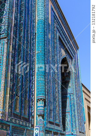 ウズベキスタンのサマルカンドにあるシャーヒズィンダ廟群の青くとても美しい風景 132181792