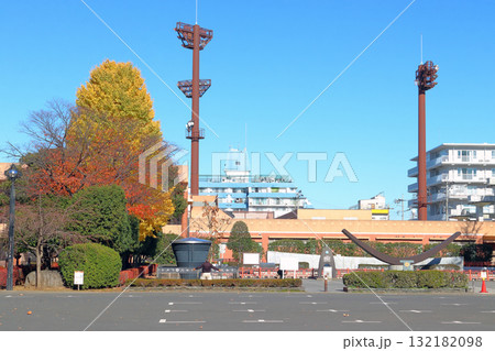 秋の青木町公園：川口市民プール（埼玉県川口市） 132182098