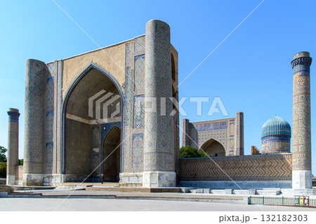 ウズベキスタンのサマルカンドにあるヒビハニムモスクのとても美しい風景 132182303