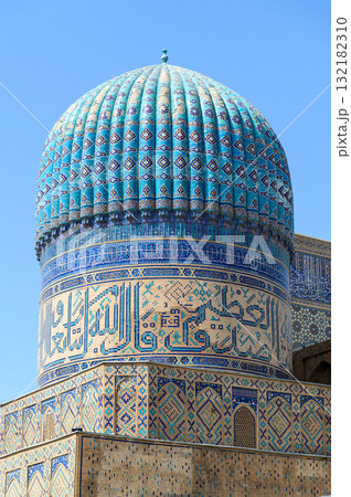 ウズベキスタンのサマルカンドにあるヒビハニムモスクのとても美しい風景 132182310