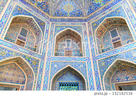 ウズベキスタンのサマルカンドにあるレギスタン広場のとても美しい風景 132182516