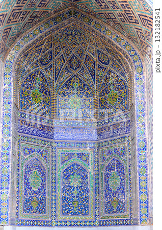 ウズベキスタンのサマルカンドにあるレギスタン広場のとても美しい風景 132182541