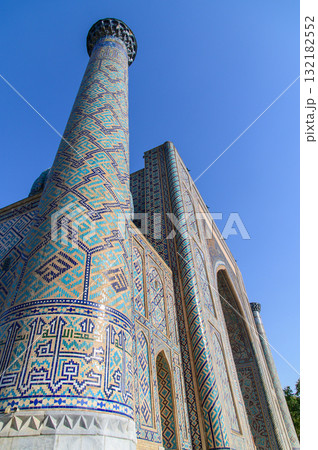 ウズベキスタンのサマルカンドにあるレギスタン広場のとても美しい風景 132182552