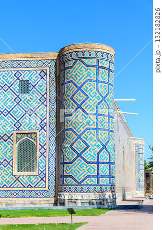 ウズベキスタンのサマルカンドにあるレギスタン広場のとても美しい風景 ウズベキスタンのサマルカンドにあるレギスタン広場のとても美しい風景 132182826