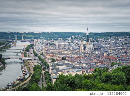 Panoramic view of the Rouen city in France, with the winding Seine river and numerous bridges. Elevated cityscape view from Sainte-Catherine hill with the towering cathedral Notre-Dame de l'Assomption 132184902