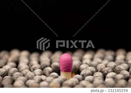 Many burnt match heads with unburnt in the middle. New head, new person, young blood, firmness, leader concept. Many burnt match heads with unburnt in the middle. New head, new person, young blood, firmness, leader concept. 132185259