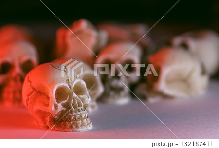 Miniature skulls background. Skull background 132187411