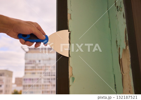 Removing Peeling Paint from a Wall A Complete Guide for Homeowners and DIY Enthusiasts 132187521