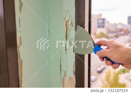 Removing Peeling Paint from a Wall A Complete Guide for Homeowners and DIY Enthusiasts Removing Peeling Paint from a Wall A Complete Guide for Homeowners and DIY Enthusiasts 132187524