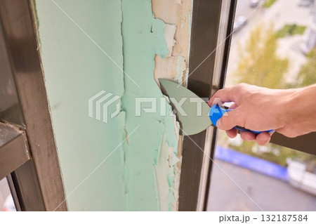 Removing Peeling Paint from a Wall A Complete Guide for Homeowners and DIY Enthusiasts Removing Peeling Paint from a Wall A Complete Guide for Homeowners and DIY Enthusiasts 132187584