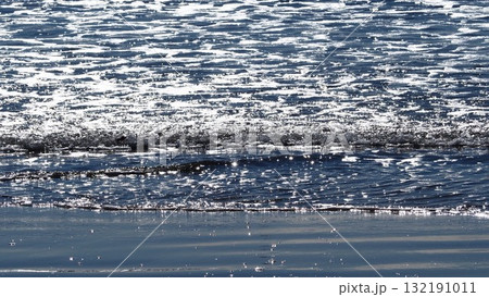 キラキラ輝く海面 キラキラ輝く海面 132191011