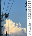 太陽の光に照らされた入道雲 132191015