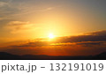 雲に隠れる夕日 132191019