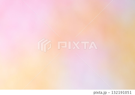 ピンクとオレンジのぼかし背景 132191051