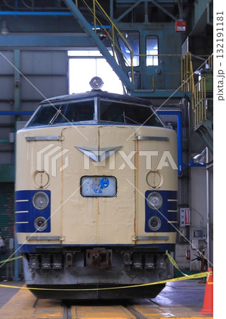 秋田総合車両センターの車庫に静かに佇む583系電車(@一般公開イベント)_2025/10/18撮 秋田総合車両センターの車庫に静かに佇む583系電車(@一般公開イベント)_2025/10/18撮 132191181