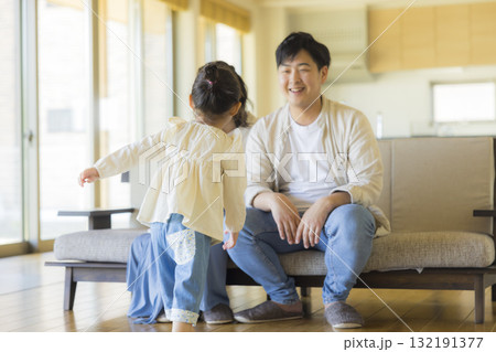 リビングのファミリー　  132191377