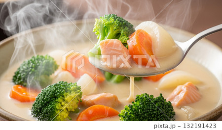 サーモンとブロッコリーのクリームシチュー サーモンとブロッコリーのクリームシチュー 132191423