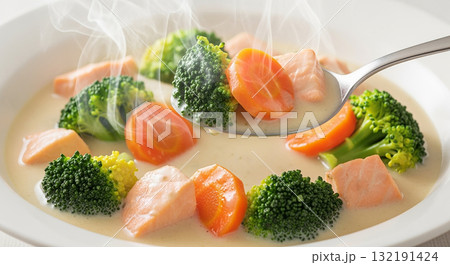 サーモンとブロッコリーのクリームシチュー サーモンとブロッコリーのクリームシチュー 132191424