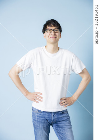 Tシャツを着た男性 Tシャツを着た男性 132191451
