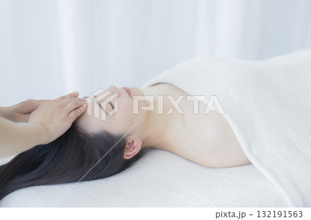 若い女性、エステ、ビューティー、 132191563