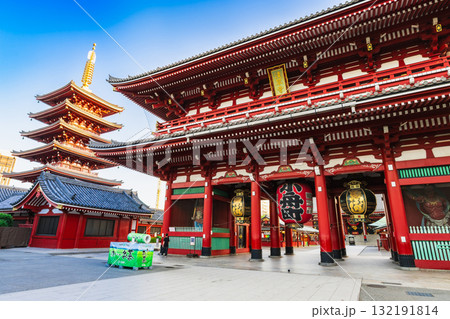 浅草寺　宝蔵門と五重塔 132191814